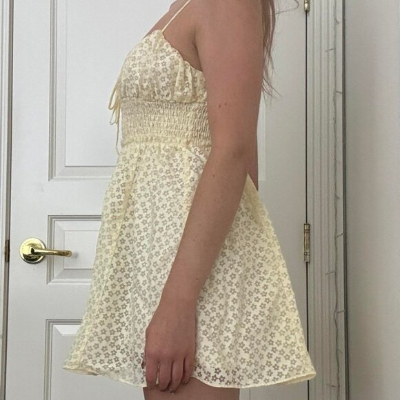 Urban Outfitters Cream Floral Dress Size M - Picture 2 of 7